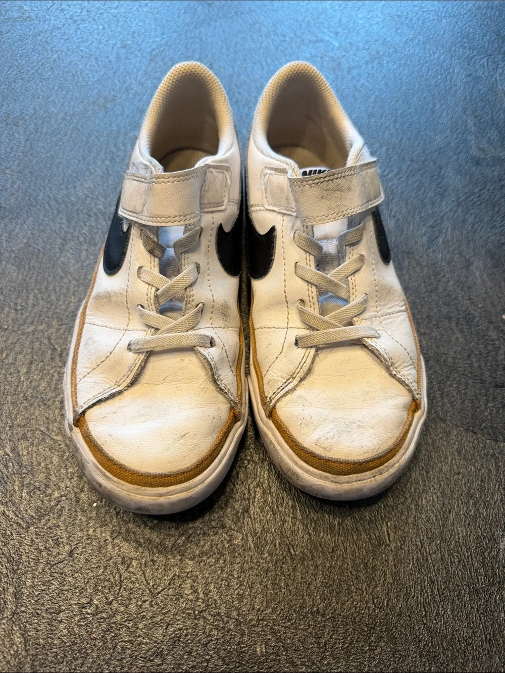 Nike White Leather Sneakers with Black Swoosh and Tan Stripe size 2Y